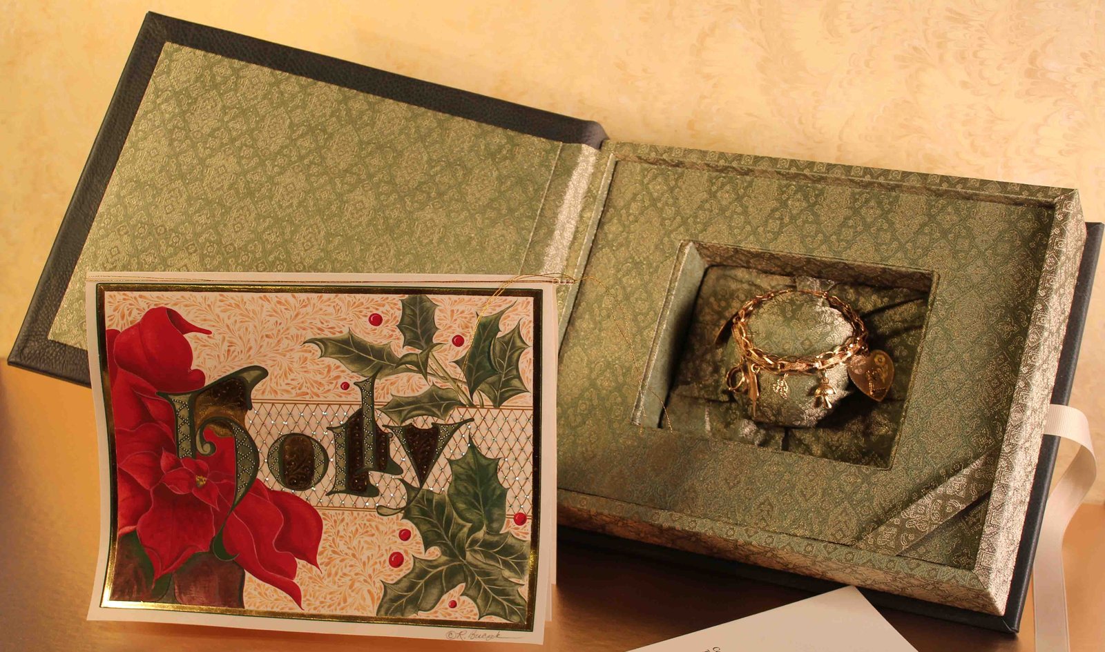 Holly_Card_ClamShell_5686